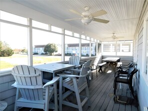 屋外ダイニングエリア