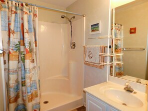 Ensemble baignoire-douche