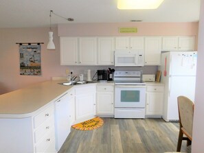 Fridge, microwave, dishwasher, blender - 33 (38275) Thistle Ct. - Bethany Meadows (Frankford)