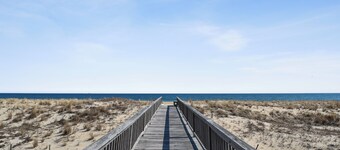 Oceanfront 4BR + Den Townhome with Stunning Views – North Fenwick Island