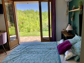 3 bedrooms, travel cot, WiFi, bed sheets