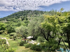 Property grounds - Air-conditioned villa with private pool in absolute peace and quiet close to all amenities (Grasse)