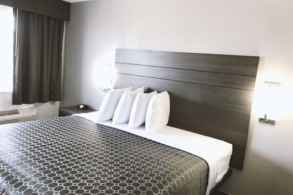 Bureau, rideaux occultants, fer et planche à repasser, Wi-Fi gratuit