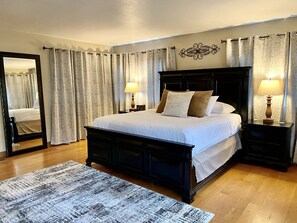 5 bedrooms, desk, travel cot, WiFi - Cabin w/ Outdoor Fun! Firepit, Playset, BBQ & More (Payson)