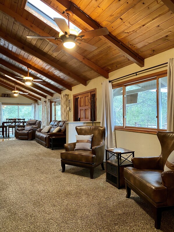 Smart TV, fireplace, books - Cabin w/ Outdoor Fun! Firepit, Playset, BBQ & More (Payson)