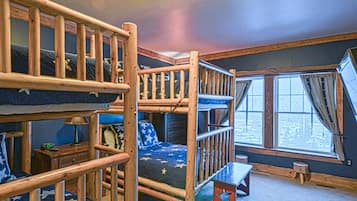 7 slaapkamers, een strijkplank/strijkijzer, reisbedje, gratis wifi