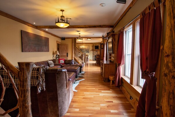 TV connectée, cheminée, jeux vidéo, lecteur de DVD