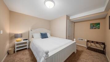 4 bedrooms, desk, iron/ironing board, travel crib