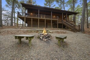 Property grounds - Classic log cabin, hot tub, sleeps 6 (Broken Bow)