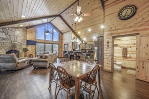 Interior - Classic log cabin, hot tub, sleeps 6 (Broken Bow)
