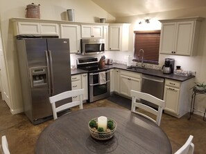 Private kitchen - Charis Barn Suite (Whitefish)