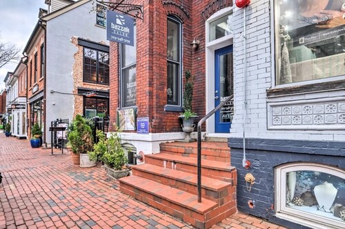 Apartment in Historic Old Town Alexandria , VA.