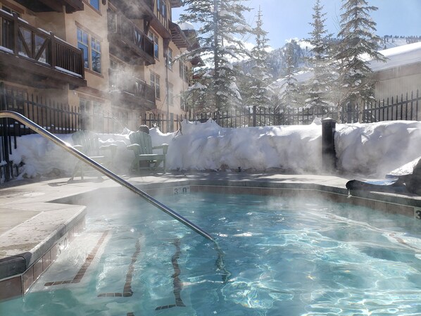 屋外プール、温水プール