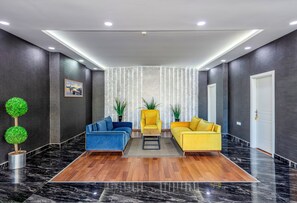 Lobby sitting area - Dedem Hotel Express-Istanbul Airport (Arnavutköy)