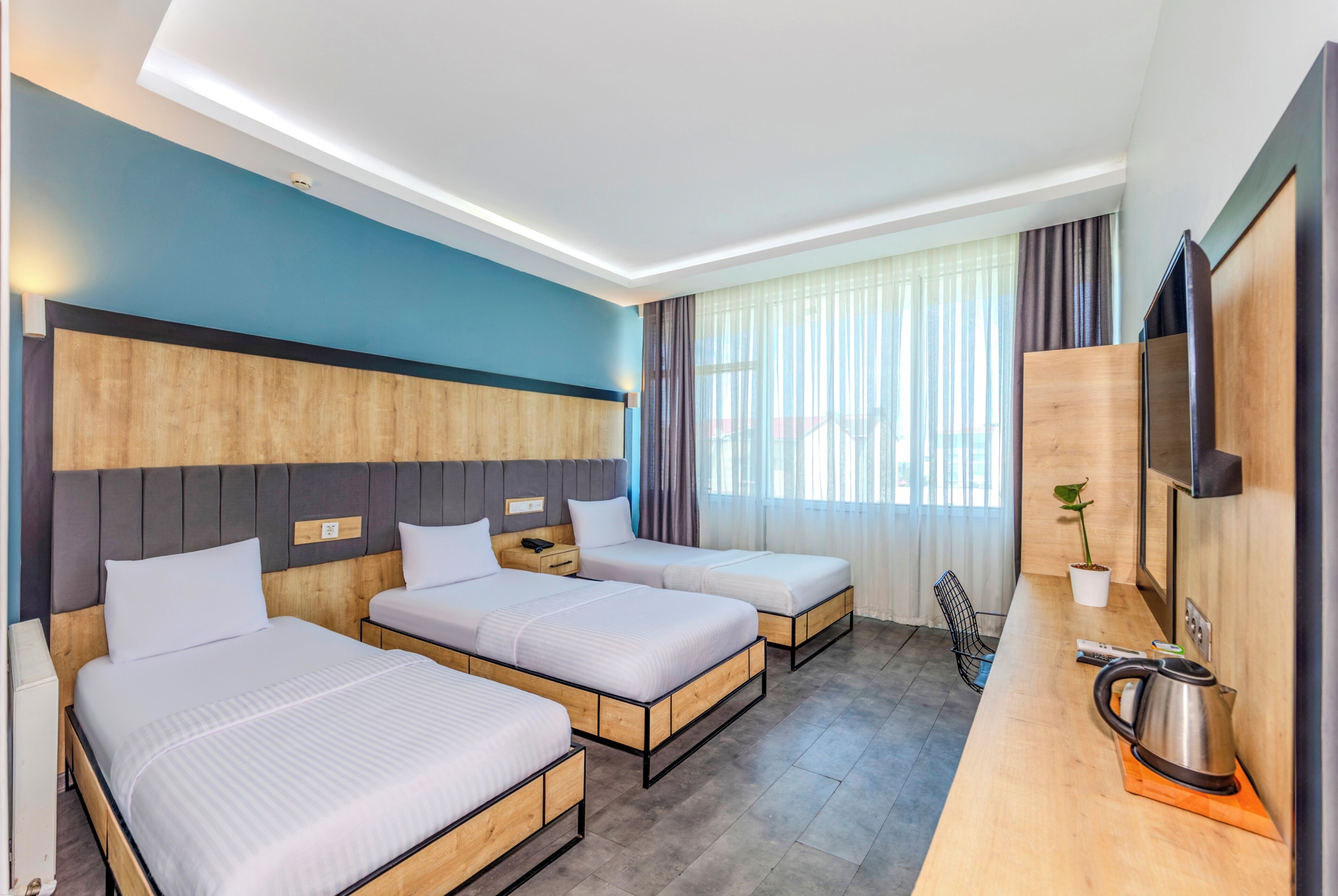 Deluxe Triple Room | Premium bedding, minibar, in-room safe, desk