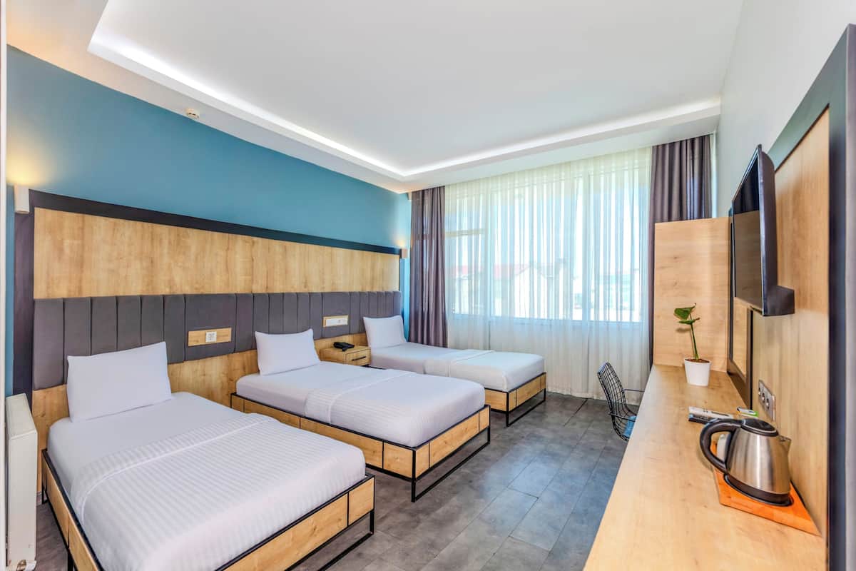 Deluxe Triple Room | Premium bedding, minibar, in-room safe, desk