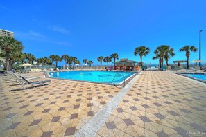 A heated pool - Shore To Please!  Beachfront Condo-Great View With Awesome Pool Deck & Tiki Bar (Panama City Beach)