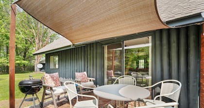 Cozy Log Cabin on 1 Acre