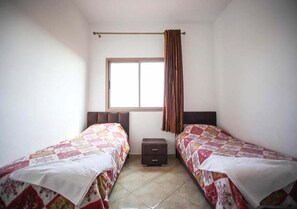 3 bedrooms, iron/ironing board, internet