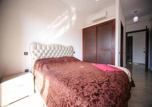 3 bedrooms, iron/ironing board, internet