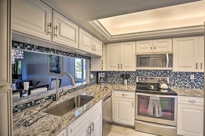 Fridge, microwave, stovetop, dishwasher - Sunny Siesta Key Condo w/ Beach Access + Pool! (Sarasota)