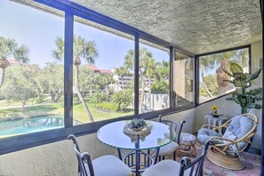 Dining - Sunny Siesta Key Condo w/ Beach Access + Pool! (Sarasota)