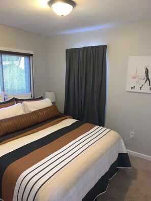 2 slaapkamers, een strijkplank/strijkijzer, reisbedje, wifi