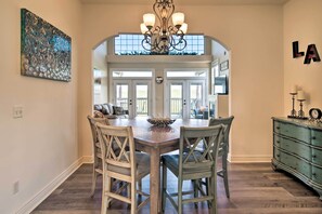 Interior - Luxe Mtn-View Condo in Branson w/ Hot Tub Access! (Branson)