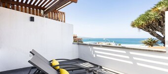 Stunning private villa for 5 people with WIFI, hot tub, TV, terrace, panoramic view and parking