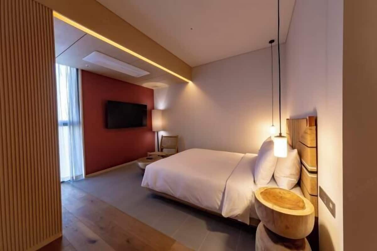 1 bedroom, desk, soundproofing, free WiFi