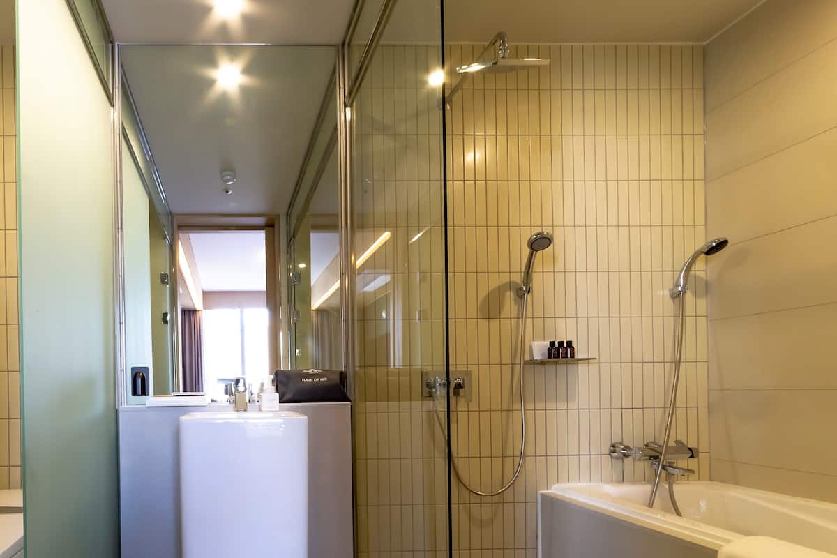 spa suite | bathroom | free toiletries, hair dryer, bathrobes, slippers
