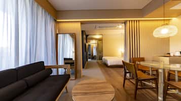 Escritorio, sistema de insonorización, wifi gratis y ropa de cama