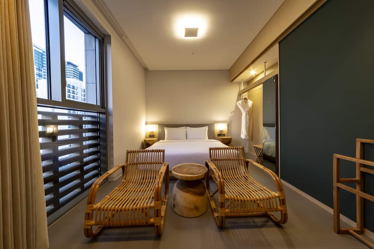 signature double room | 1 bedroom, desk, soundproofing, free wifi