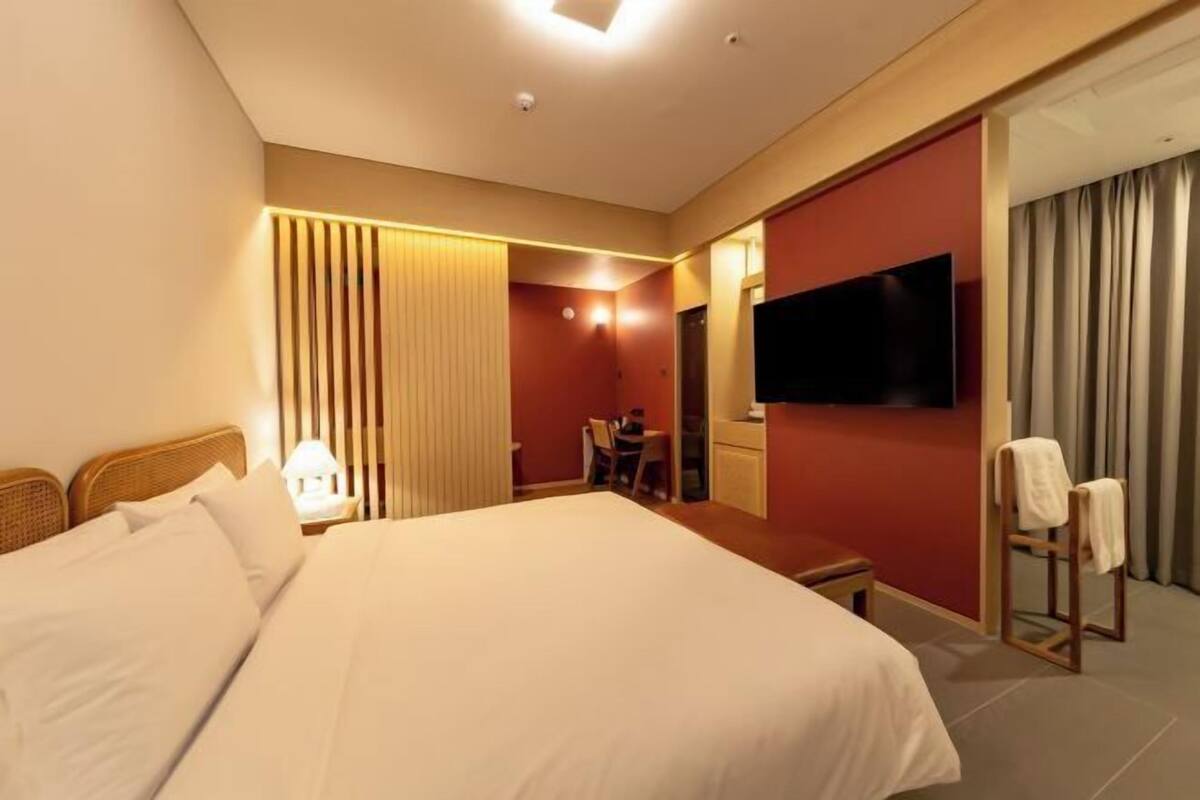 1 bedroom, desk, soundproofing, free WiFi