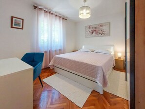 2 bedrooms, free WiFi - Lovely apartment for 5 people with WIFI, A/C, TV and terrace (Novi Vinodolski)