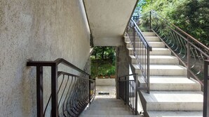 A concrete staircase with metal railings leading to an outdoor area. - Cosy apartment for 5 guests with WIFI, A/C, TV and terrace (Novi Vinodolski)