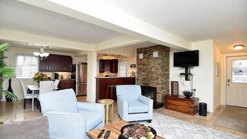 Smart TV, fireplace