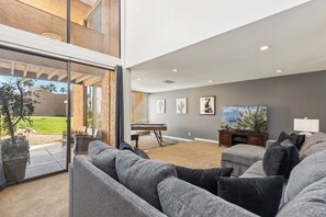 TV, fireplace, DVD player, stereo - McCormick Ranch Maravilloso - Spacious 3 Bedroom Fully Furnished Condo (Scottsdale,)