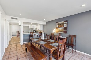 Dining - McCormick Ranch Maravilloso - Spacious 3 Bedroom Fully Furnished Condo (Scottsdale,)