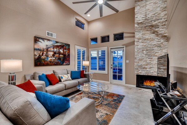 Smart TV, fireplace, stereo