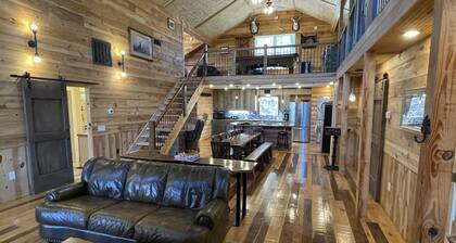 Georgia Team House Cabin Sleeps many Blairsville, GA