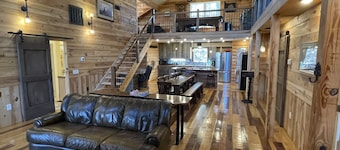 Georgia Team House Cabin Sleeps many Blairsville, GA