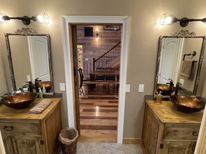 Interior - Georgia Team House Cabin Sleeps many Blairsville, GA (Blairsville)