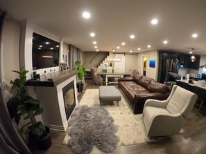 TV - BeachBum House: Bikes, Firepit & Paddleboards (Sarnia)
