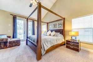 7 bedrooms, iron/ironing board, free WiFi, bed sheets