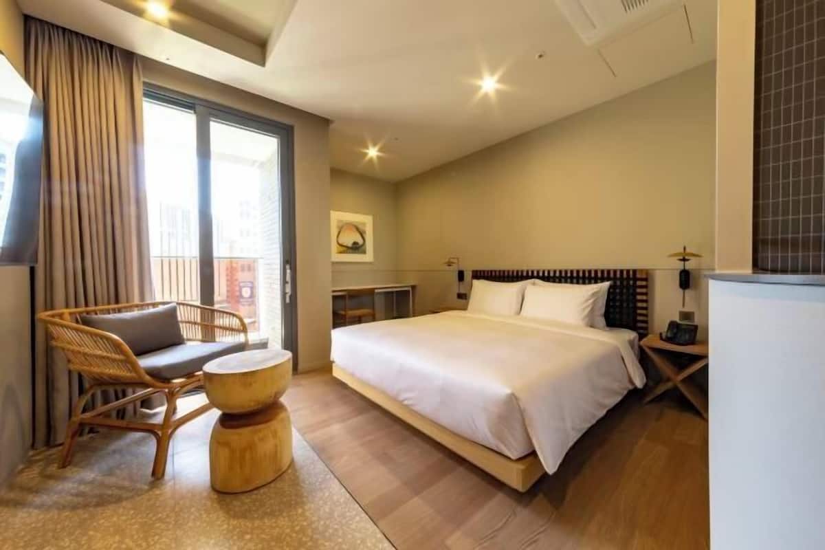 1 bedroom, in-room safe, desk, soundproofing