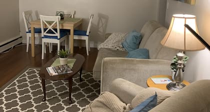 Relaxing Red Deer Suite - Private & Comfortable