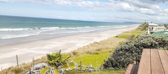 Pukehina Beach Studio with Balcony and Majestic views