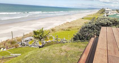Pukehina Beach Studio with Balcony and Majestic views