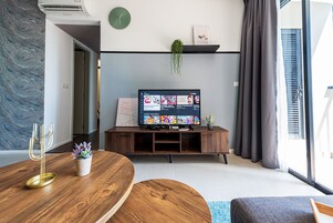 Family Apartment | Living area | 40-inch LED TV with cable channels, TV